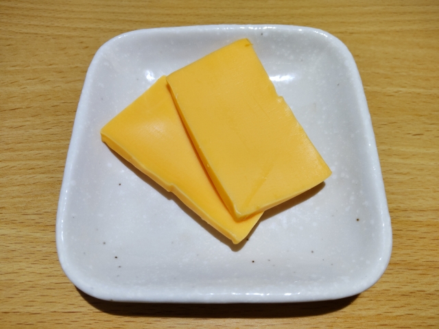 チェダースライスチーズ